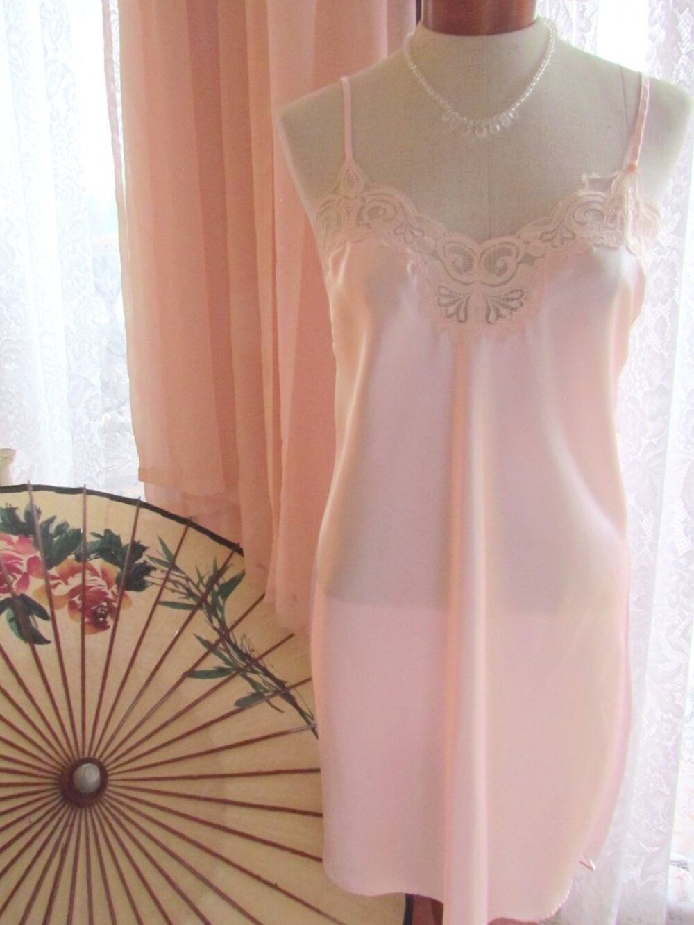 PINK CHEMISE SLIP NIGHTIE, M, 38" LAURA ADAMS V BACK, LACE TRIM, SLEEK & PRETTY